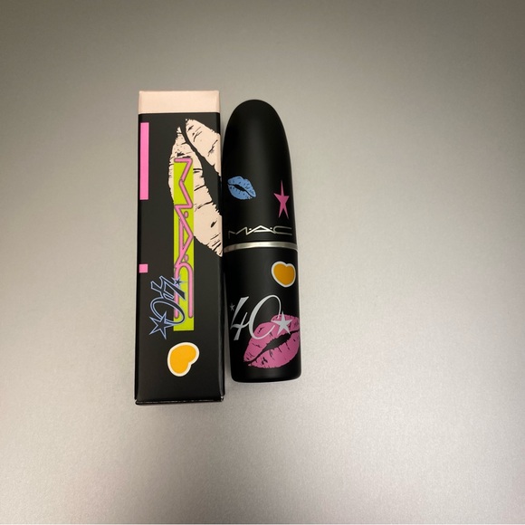 MAC Bringbacks “Bubbles” Lipstick - Picture 3 of 7